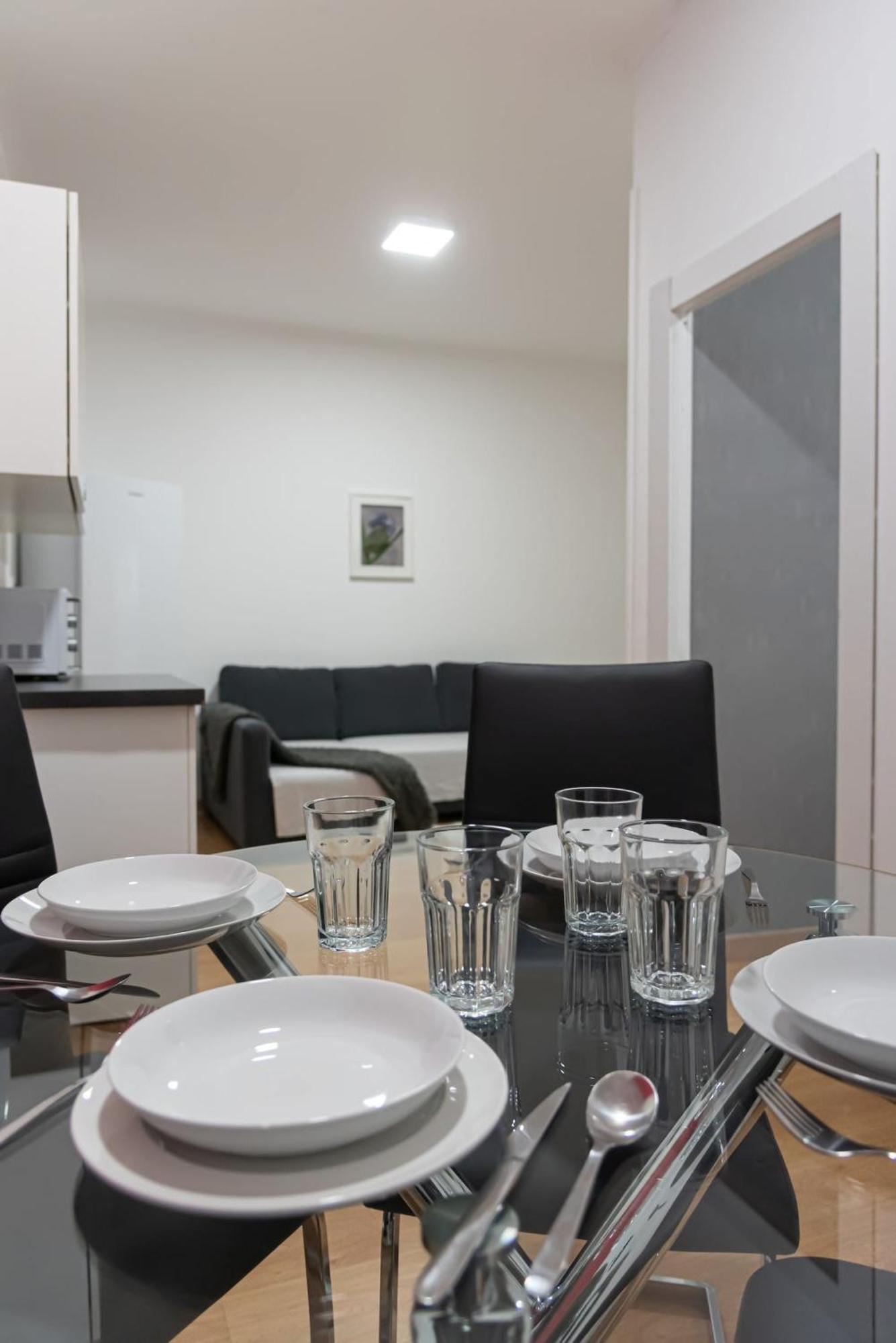 Apartamentos Day Madrid Luna Centro Gran Via Sol Malasana ภายนอก รูปภาพ