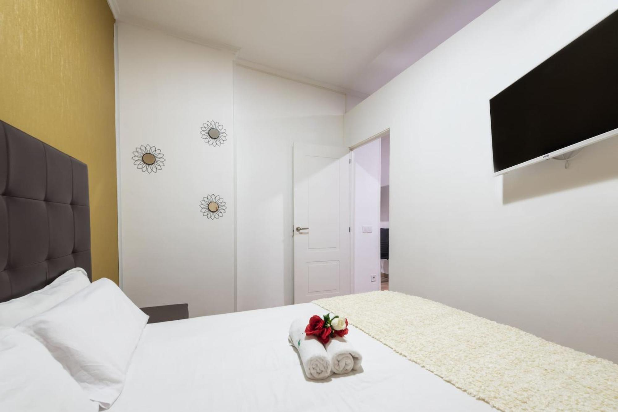 Apartamentos Day Madrid Luna Centro Gran Via Sol Malasana ภายนอก รูปภาพ